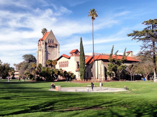 are college and university the same?